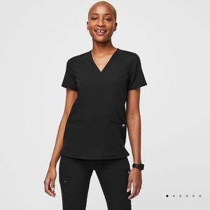 FIGS Casma black top size Large